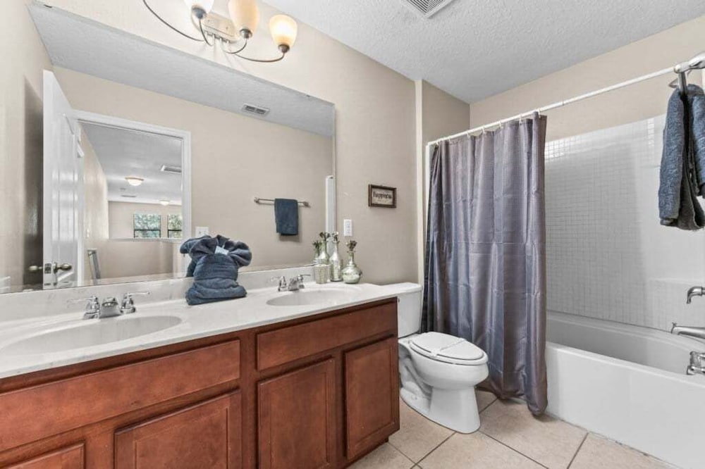 Spacious 6br Villa W/ Private Pool near Disney 6 Bedroom Villa