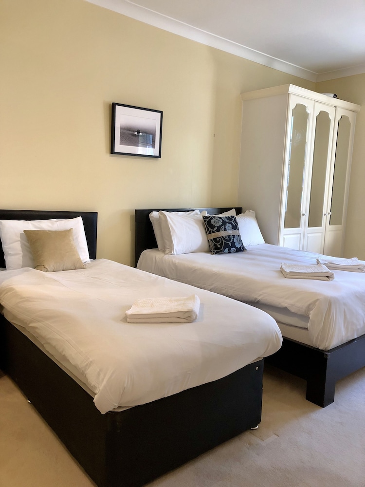 Apartment Next to Victoria Station