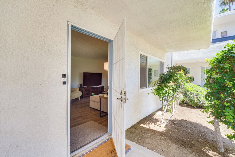 2 Mi to Downtown: Gated Condo in Palm Springs