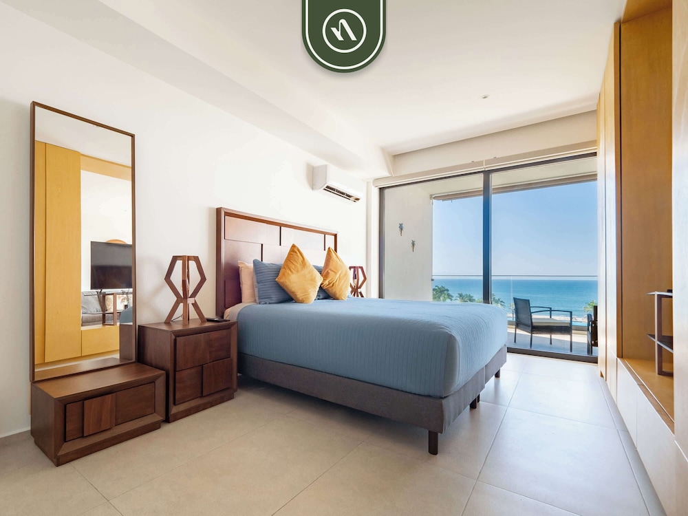 Oceanview 1 BR Condo - Private Beach - Pools