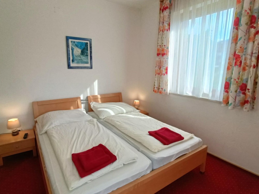 Sunny Holiday Apartment on Lake Klopeiner With Balcony and Private Beach