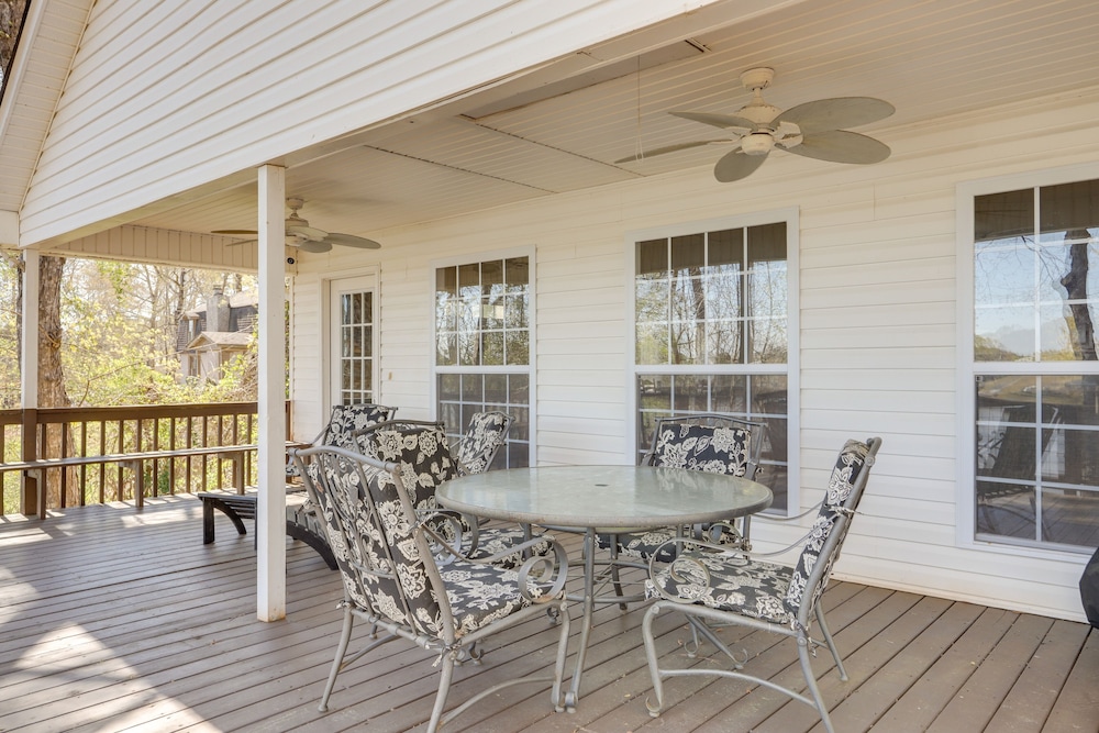Pet-friendly Milledgeville Home on Lake Sinclair! view 3