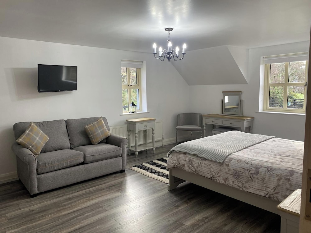 Mountain View Retreat in Rostrevor With hot Tub