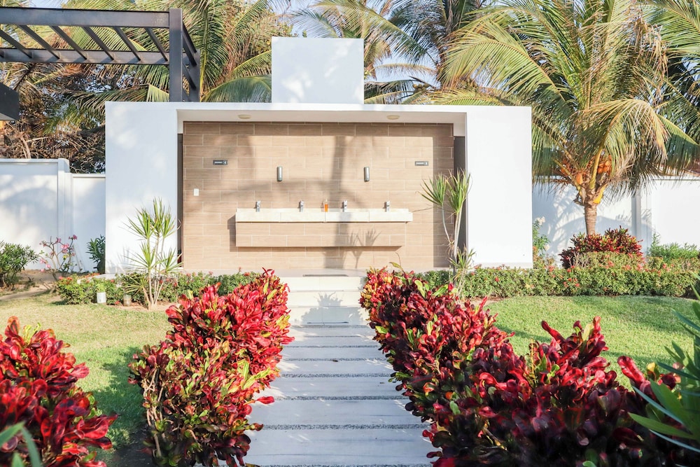Dream Diamante with Beach Club