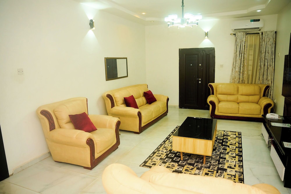 CREMYARK HOME APARTMENTS