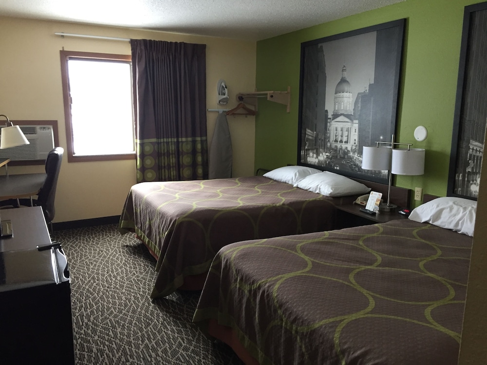 Super 8 by Wyndham Muncie/Ball St. College Area view 5