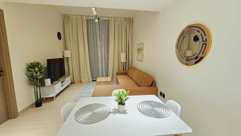 OYO HOME 1404 Premium 1bed Apt At Jvc Be