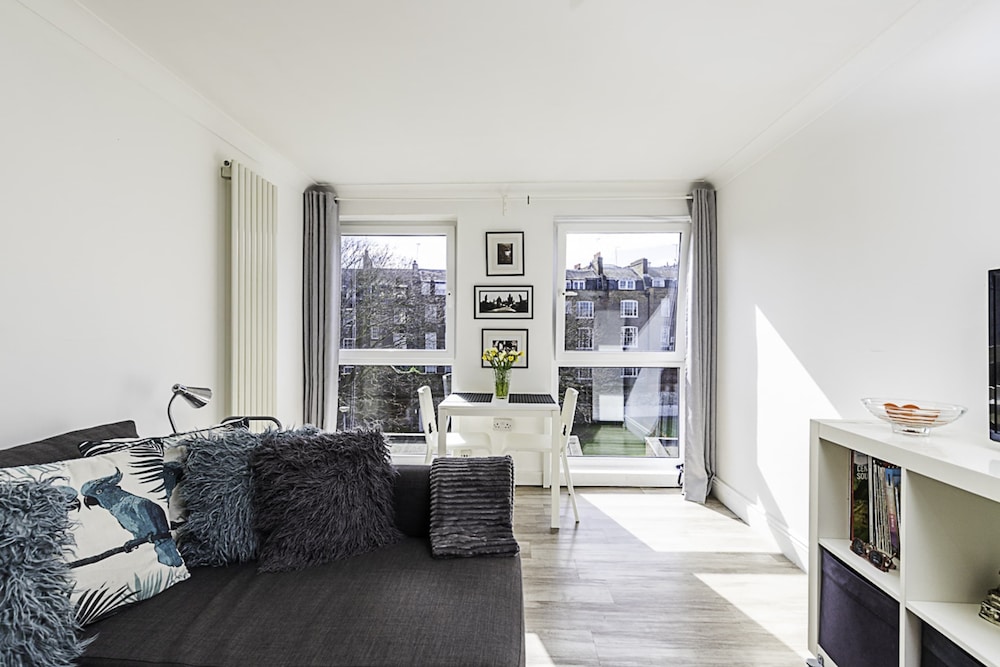 Cosy Angel Flat: Tube Nearby, Stunning Views!