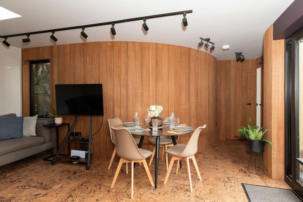 Modern 2-bed Cabin Near West Wittering Beach