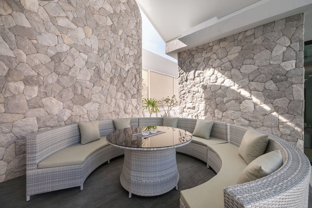 Mövenpick Pool Villa 6BR