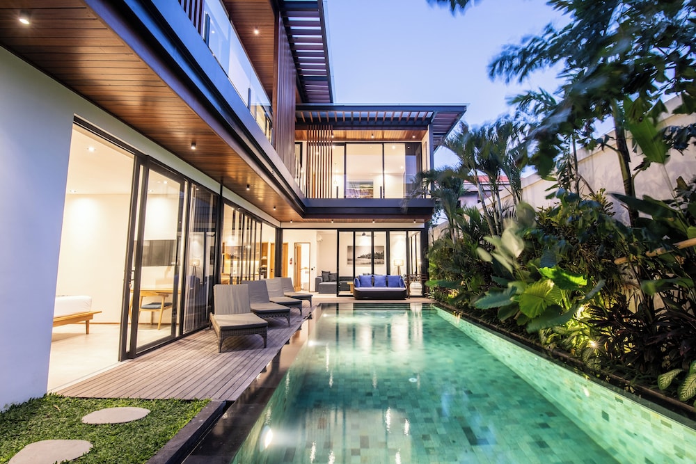 Elegant 5BR Villa Retreat Steps From Canggu Beach