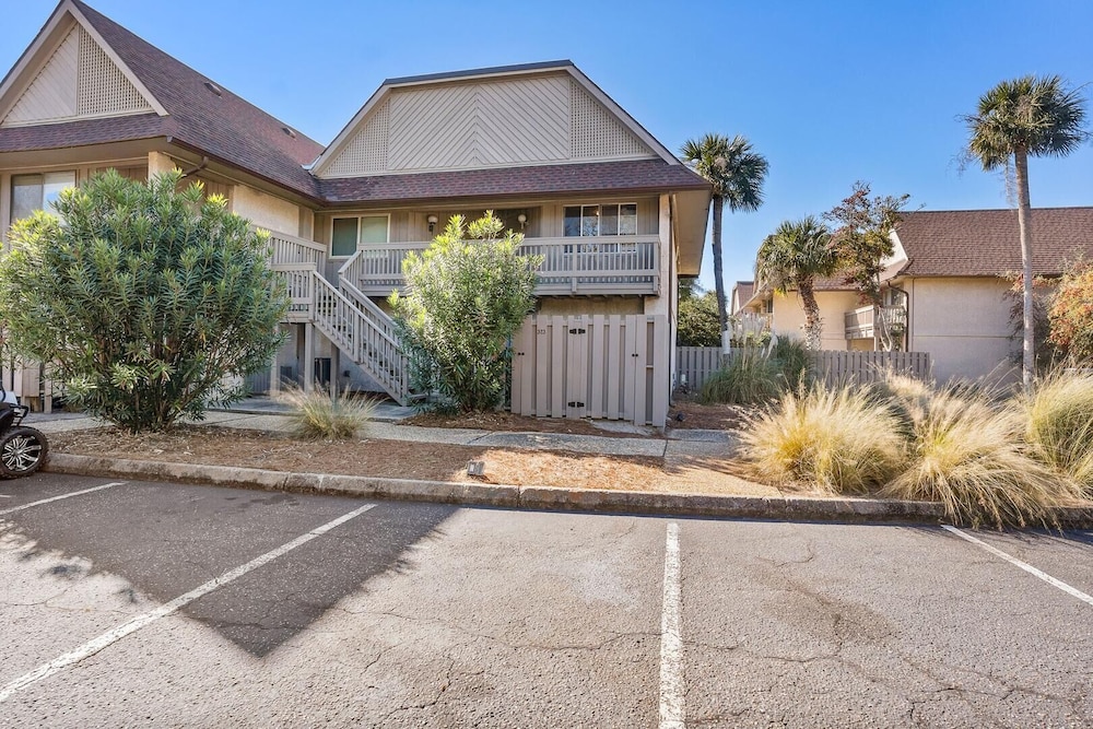 322 Capt John Fripp Villa - Oceanview Retreat on Fripp Island