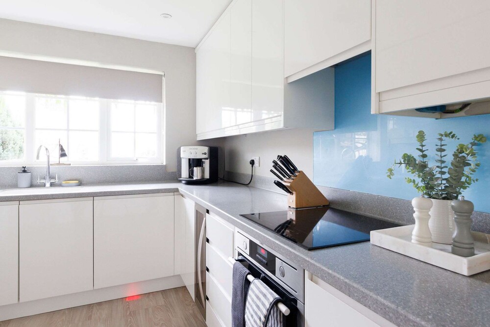 Stylish 4 Bed Home Close to Beach