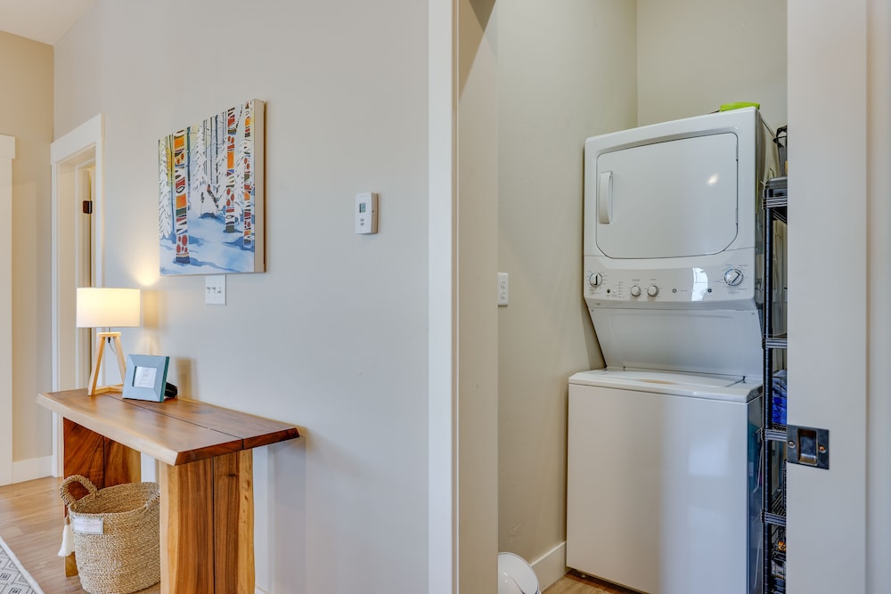 Winter Park Condo w/ Balcony ~ 4 Mi to Slopes