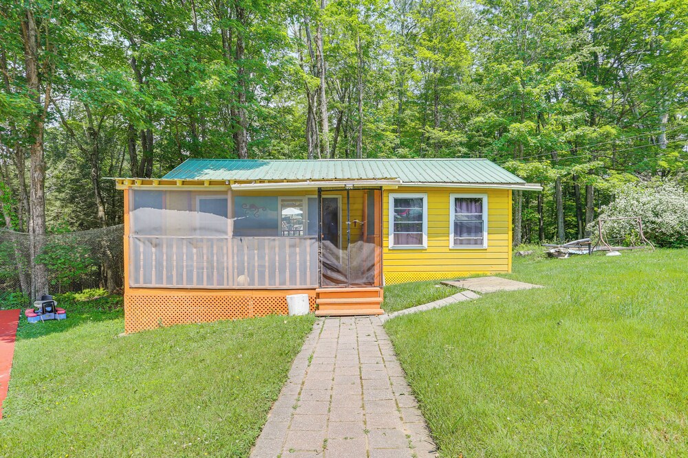 5 Mi to Marina & Raceways: Mongaup Valley Retreat!