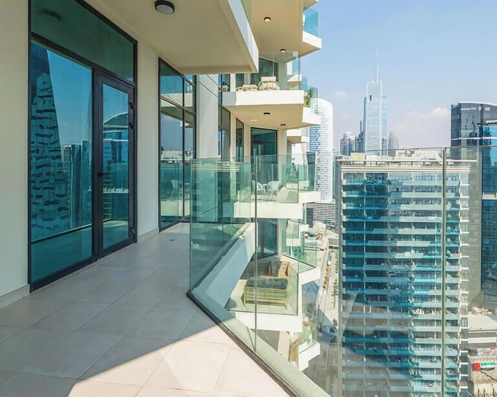 Elegant High Floor 2BR Urban Oasis