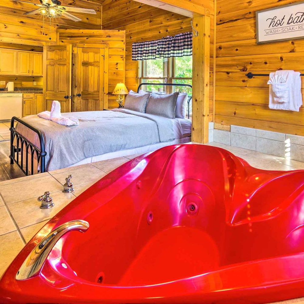 Dog Friendly Romantic Mtn Getaway Hot Tub Pool view 3