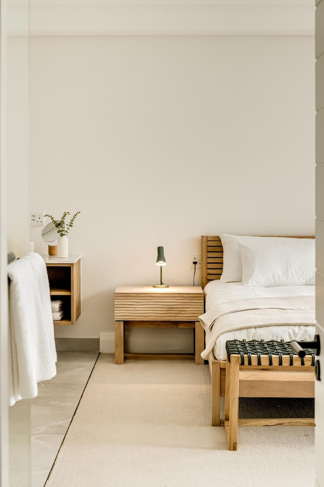 Ocean View 1bed Apartment in Sea Point Marlo Cove