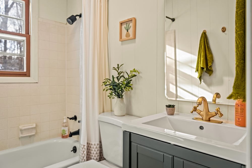 Burrow by Bidwell Cozy Arrowhead Lake Escape With Pools and Outdoor Adventures