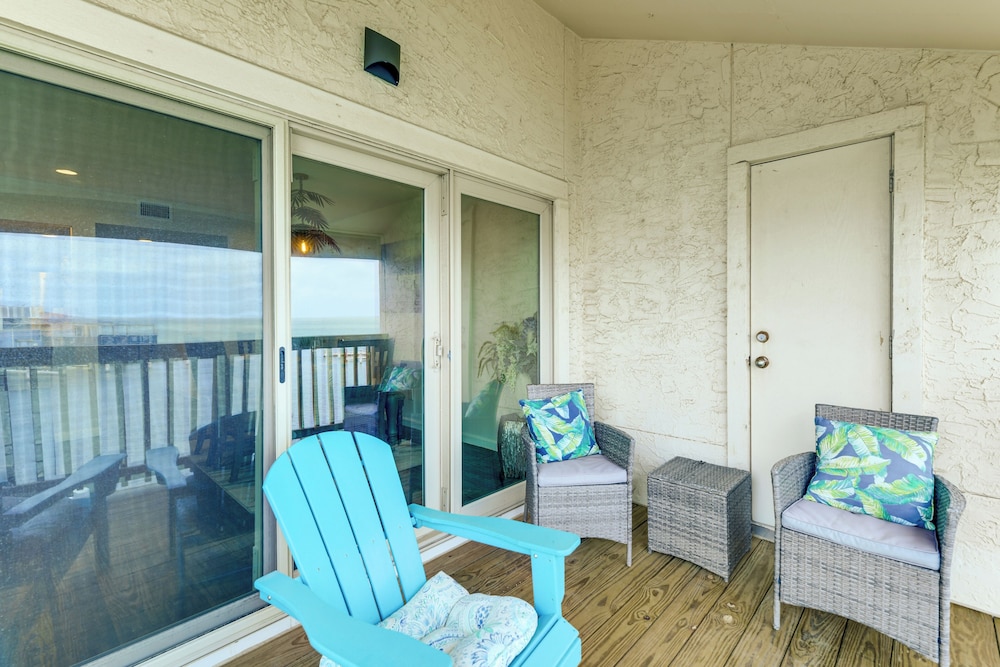 Fish & Swim: Waterfront Rockport Condo w/ Views!
