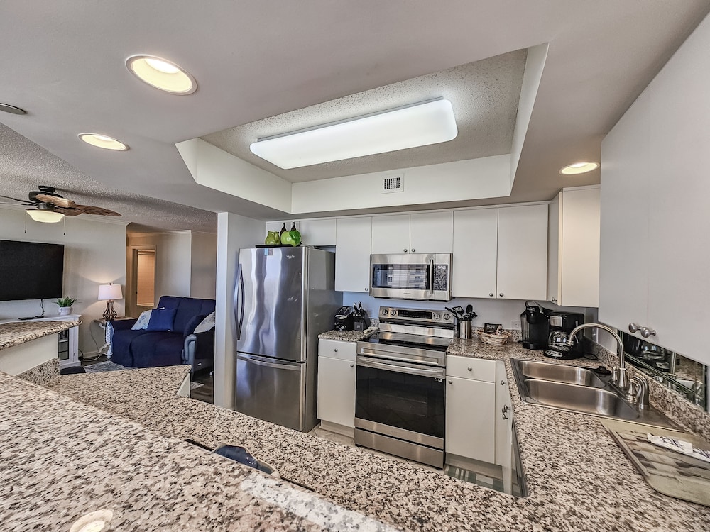 404bt, Ocean View Condo, Full Resort Amenities 2 Bedroom Condo