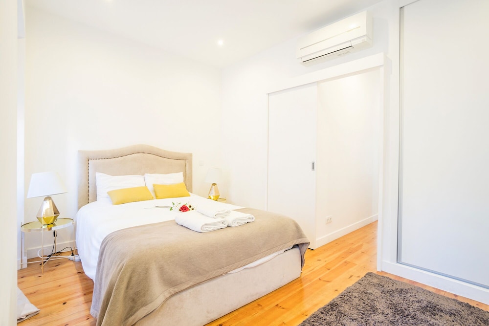 Principe Real Charming and Modern Apartment view 5