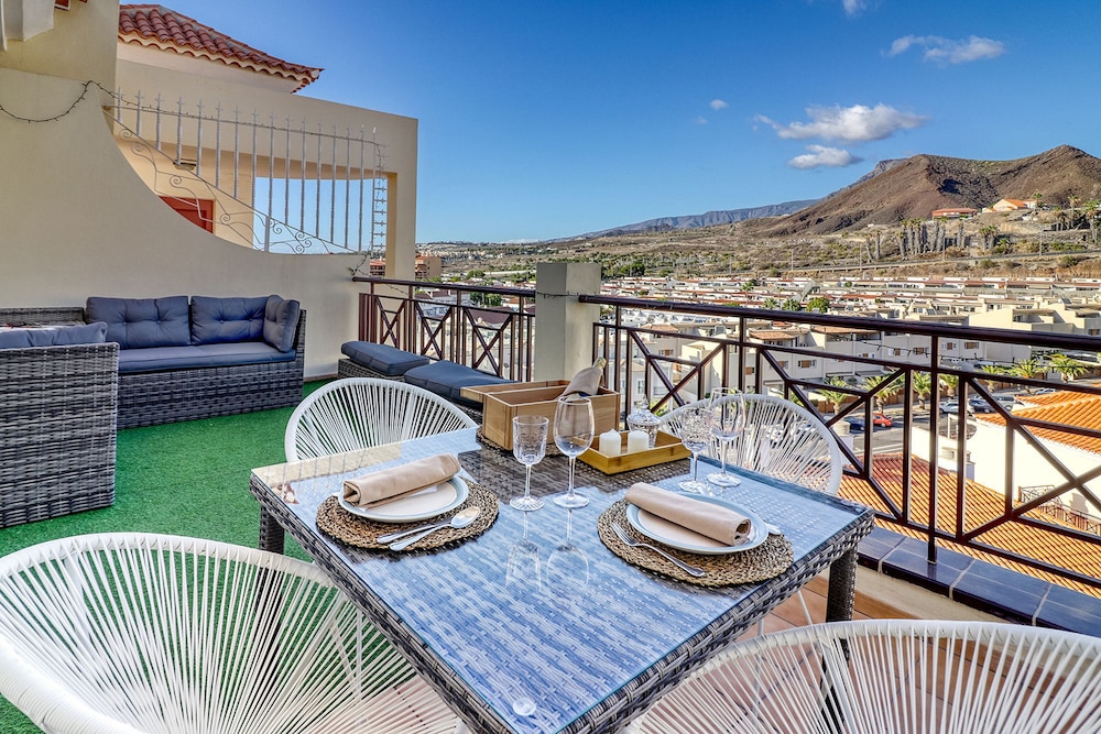 Two-floor Penthouse w Complex Pool Outdoor Terrace