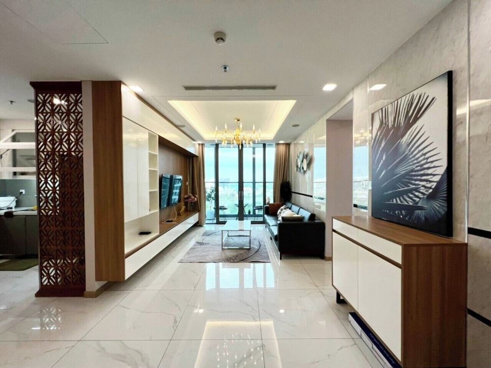 Somi Luxstay Landmark 81