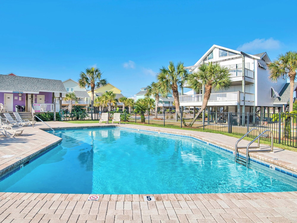 Salty Dog by Southern Vacation Rentals