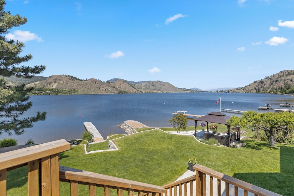Skaha Lakefront Inn