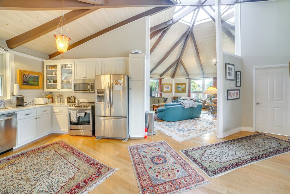 2 Mi to Ocean: Pet-friendly Abode in Aptos!