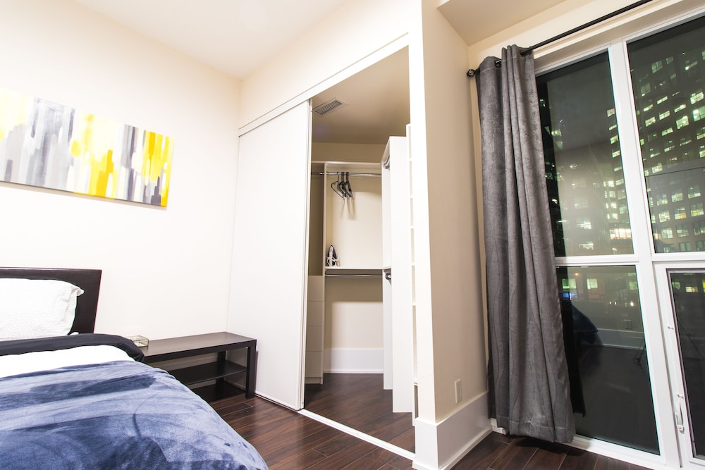 Luxury One Bedroom by Rogers Centre-2