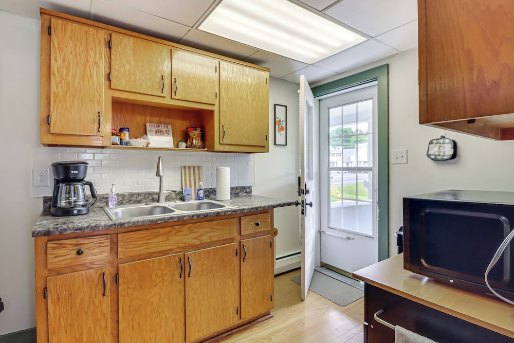 Walk to Saylors Lake: Townhome w/ Shared Perks!