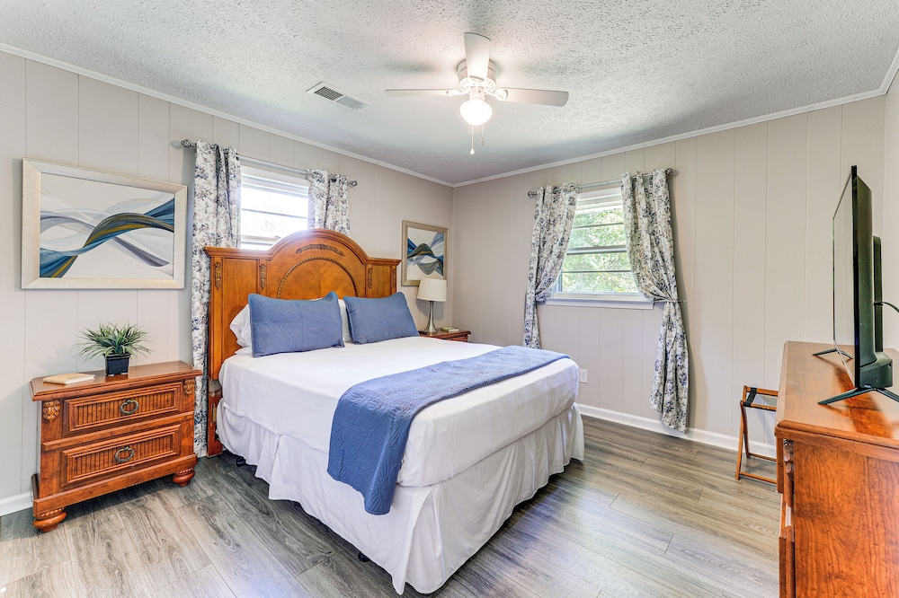 Peaceful Chatham Home in Virginia Countryside!