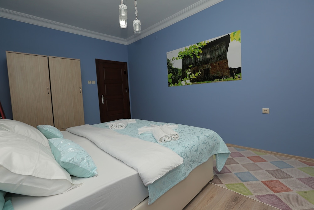 Guven Suite House