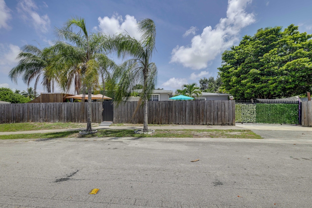 Private Oasis in West Park Near the Beach!