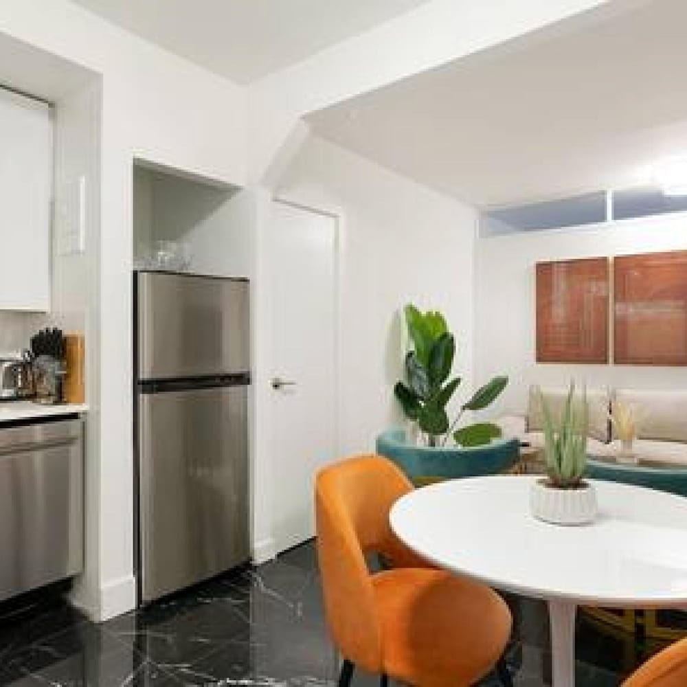 444-3 1BR Hell s Kitchen- Newly Furnished -elevator