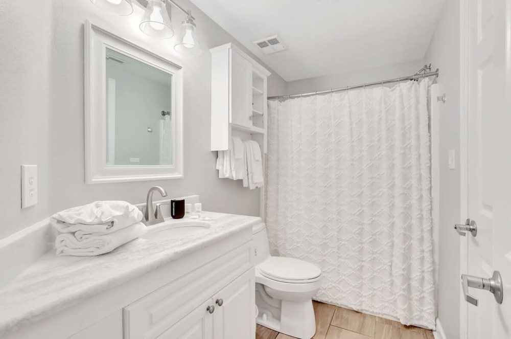 Admirals Quarters 802 Amenities Galore Spacious view 5