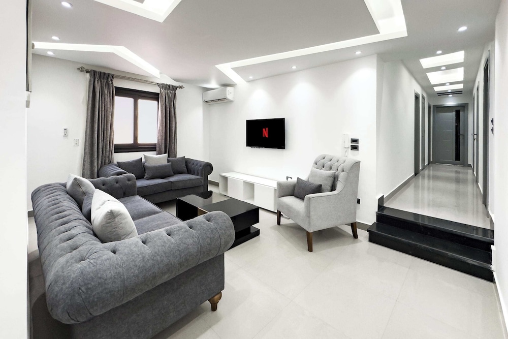 Xuru Stays I The Bold & Bright 3bdr Apt. 15 Min To Airport