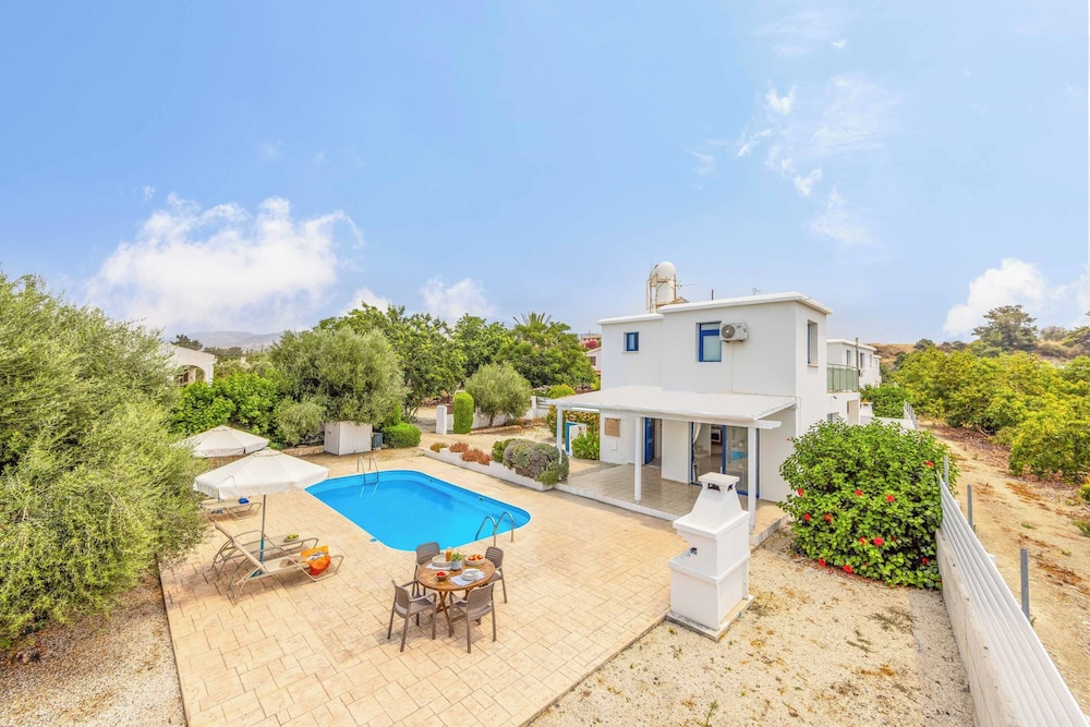 Villa Akti
