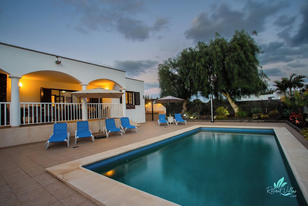 3 Bed Villa - Pool, Terrace, Bbq, Near Beach