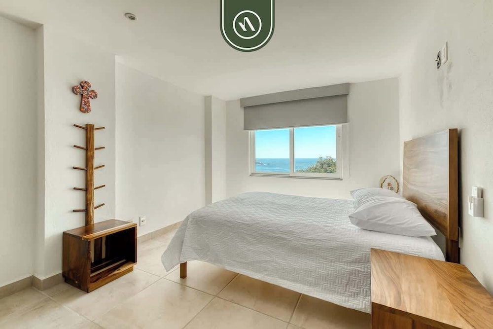 Amazing 3 BR Penthouse With Beachclub