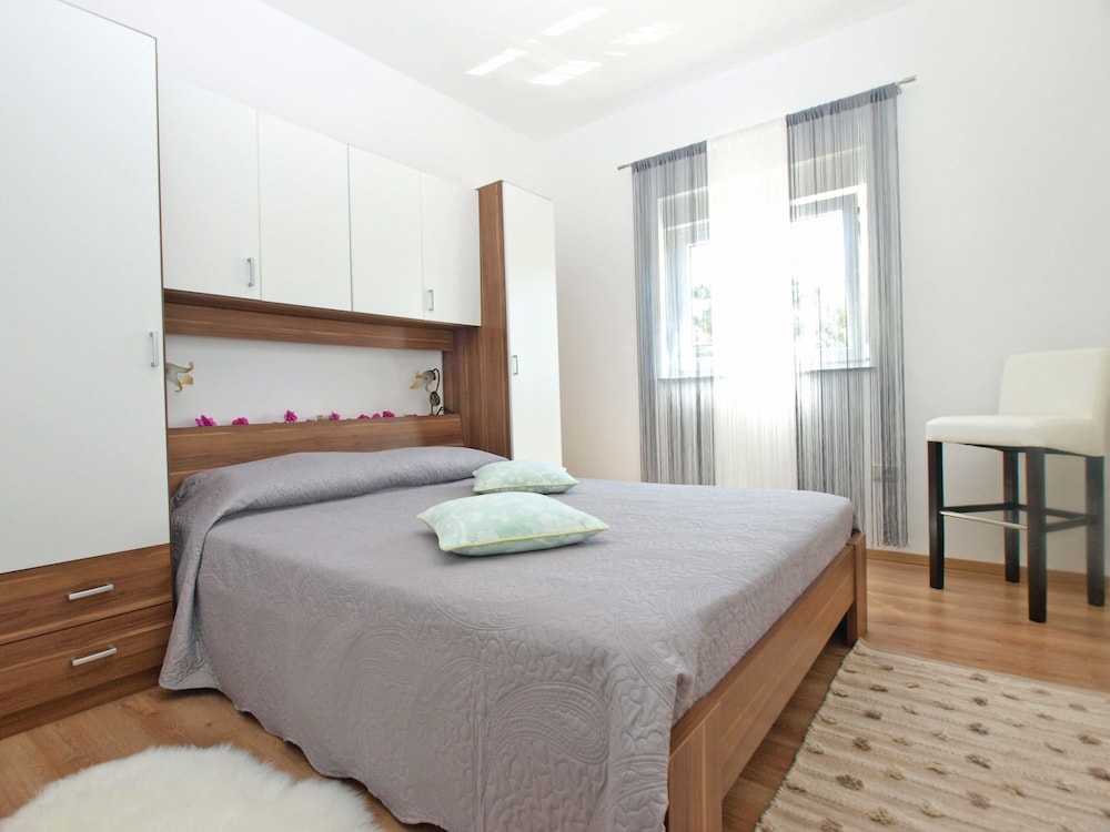 Apartment 1617