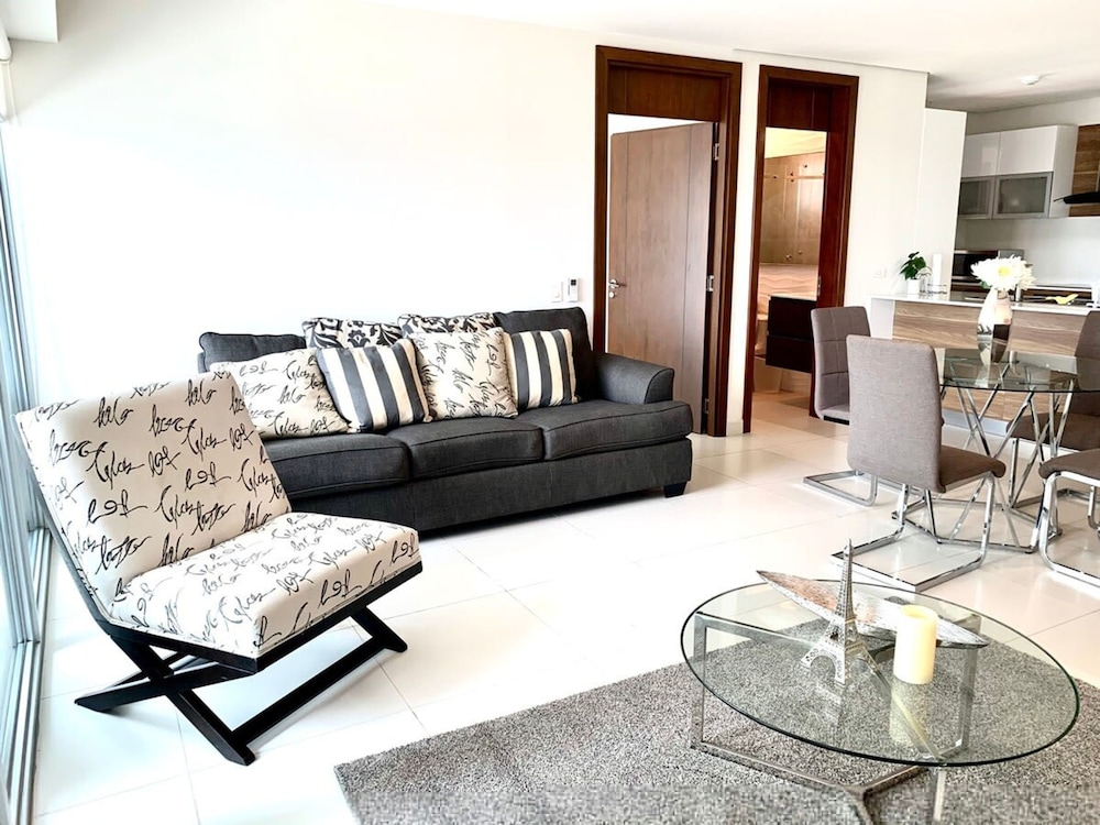 Amaranta Park I 2 Bed Apt With Balcony