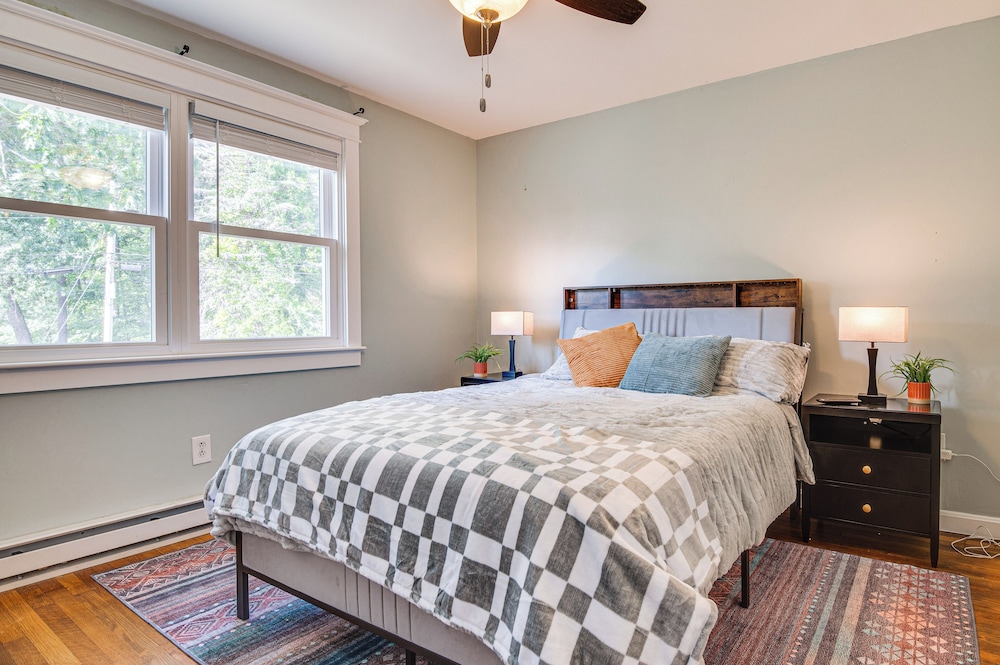 Golf, Hike & Explore: Family Home in Pembroke!