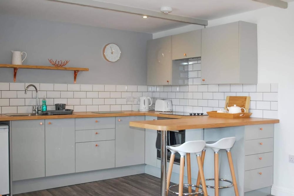 1-bed Apartment in Helston - Resturant and Golf view 3