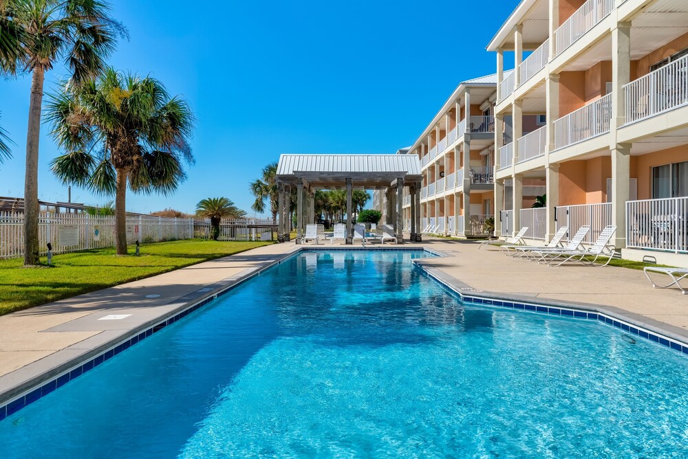 Dauphin Luv - Beach Club #201 4 Bedroom Condo