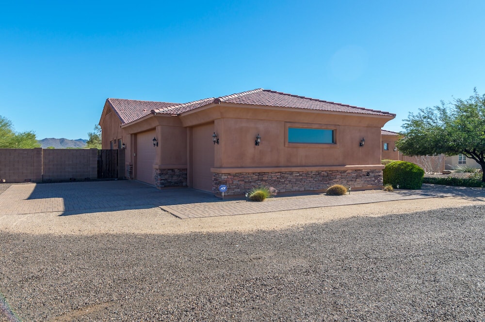 Casa Vista 4 Bedroom Home by RedAwning