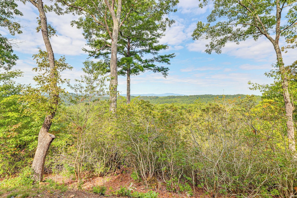 Deck, Panoramic Views: Serene Mineral Bluff Cabin!