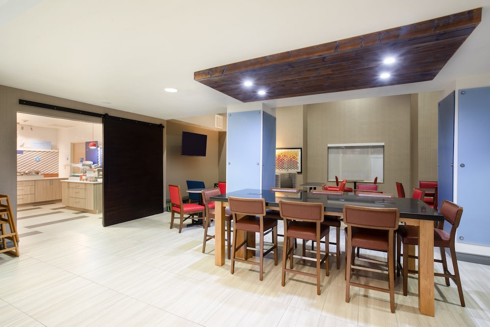 Tucumcari Vacations - Holiday Inn Express  Suites Tucumcari, an IHG Hotel - Property Image 2